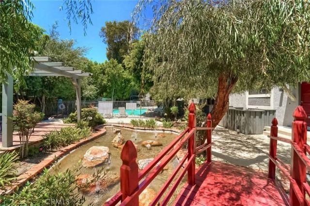 18100 Burbank 26, Tarzana, CA 91356