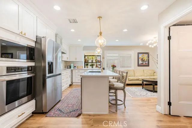 18100 Burbank 26, Tarzana, CA 91356