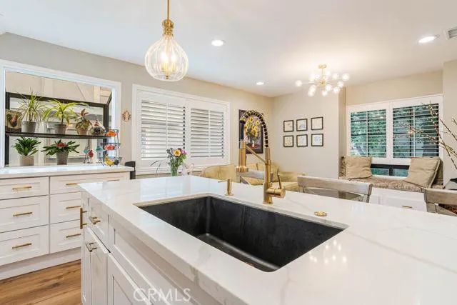 18100 Burbank 26, Tarzana, CA 91356