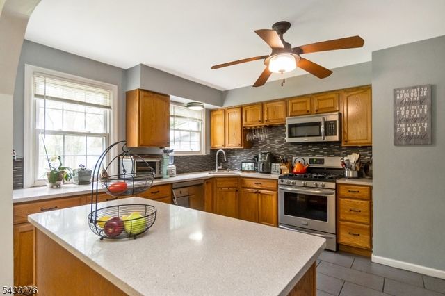 50 Buckley Hill Dr, Lopatcong Twp., NJ 08865