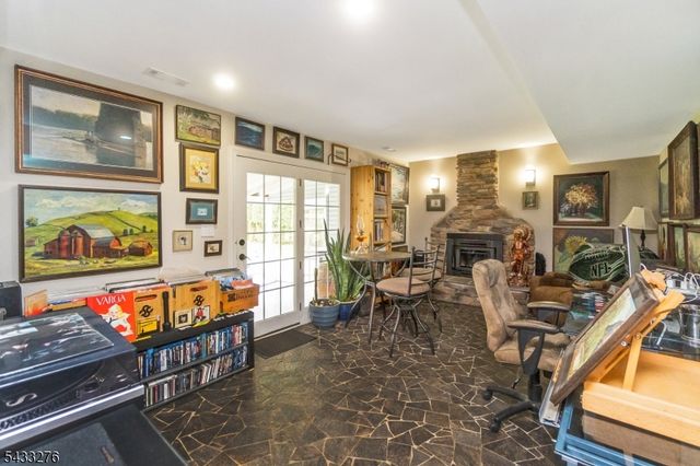 50 Buckley Hill Dr, Lopatcong Twp., NJ 08865