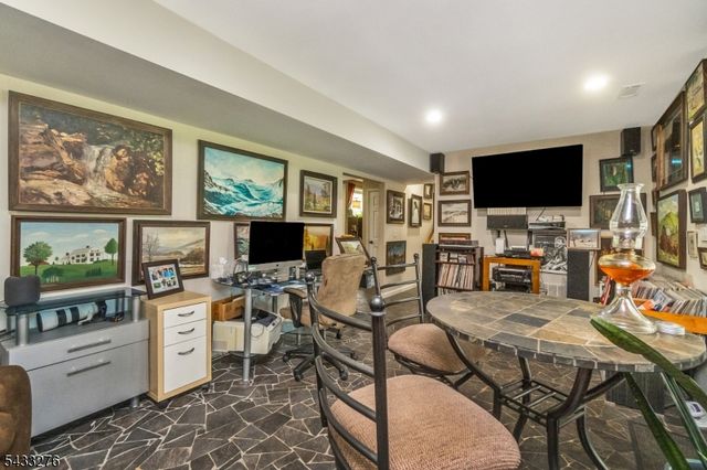 50 Buckley Hill Dr, Lopatcong Twp., NJ 08865