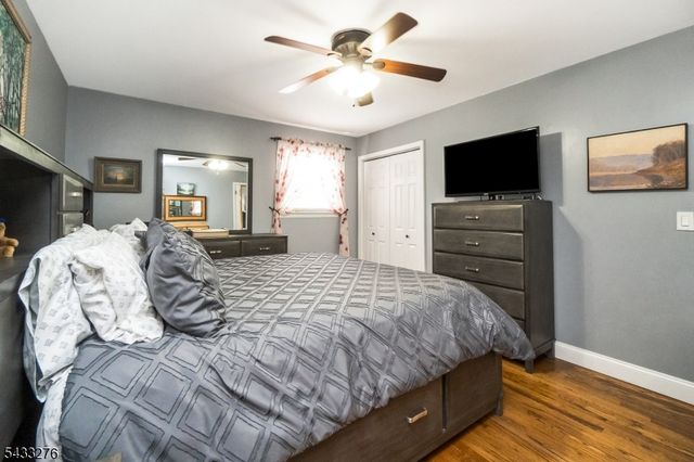 50 Buckley Hill Dr, Lopatcong Twp., NJ 08865