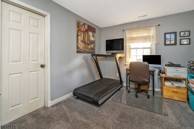 50 Buckley Hill Dr, Lopatcong Twp., NJ 08865