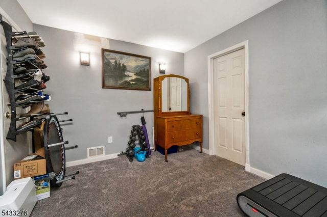 50 Buckley Hill Dr, Lopatcong Twp., NJ 08865