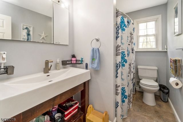 50 Buckley Hill Dr, Lopatcong Twp., NJ 08865