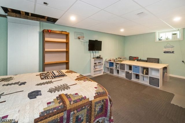 50 Buckley Hill Dr, Lopatcong Twp., NJ 08865