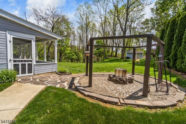 50 Buckley Hill Dr, Lopatcong Twp., NJ 08865