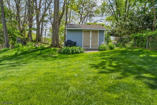 50 Buckley Hill Dr, Lopatcong Twp., NJ 08865