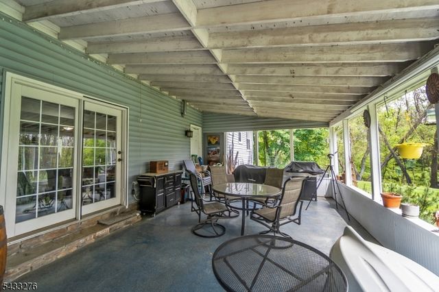 50 Buckley Hill Dr, Lopatcong Twp., NJ 08865