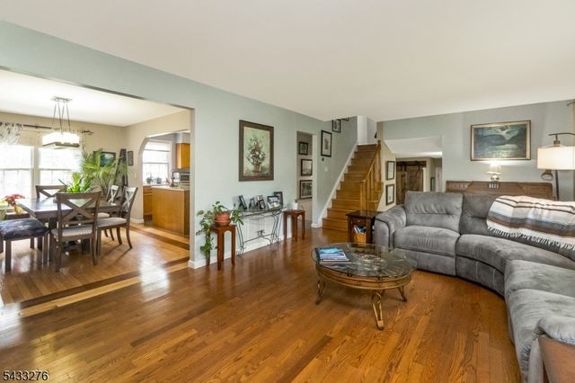 50 Buckley Hill Dr, Lopatcong Twp., NJ 08865