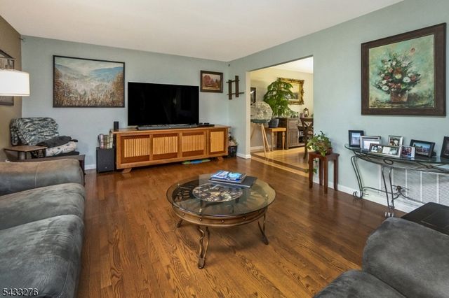 50 Buckley Hill Dr, Lopatcong Twp., NJ 08865