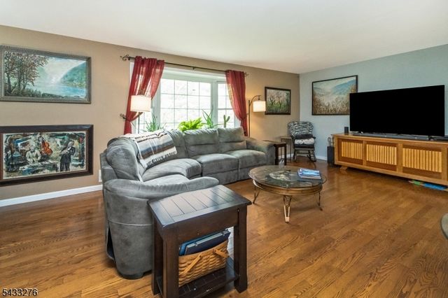 50 Buckley Hill Dr, Lopatcong Twp., NJ 08865