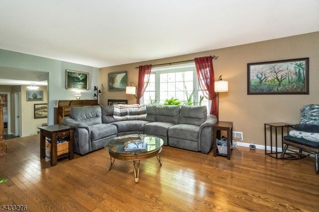 50 Buckley Hill Dr, Lopatcong Twp., NJ 08865