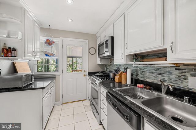 808 OLMSTEAD RD, Baltimore, MD 21208