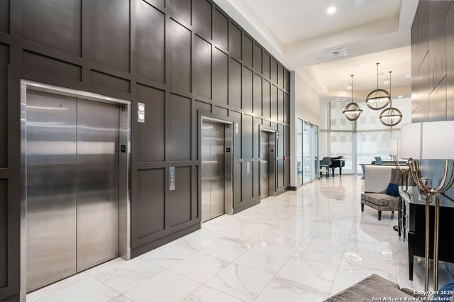 610 E Market St Unit 2508, San Antonio, TX 78205
