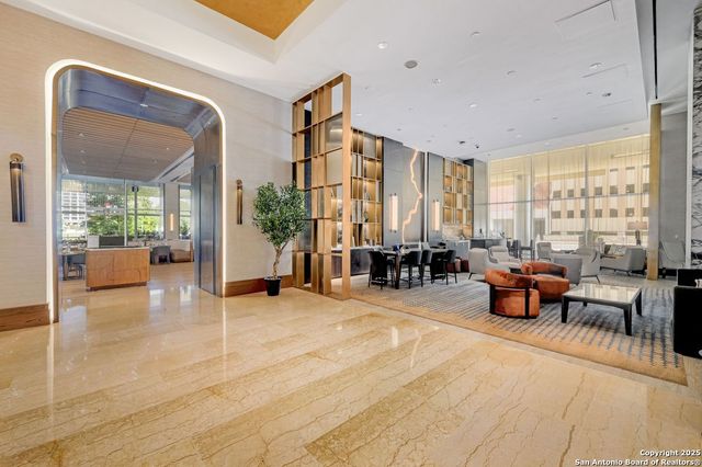 610 E Market St Unit 2508, San Antonio, TX 78205
