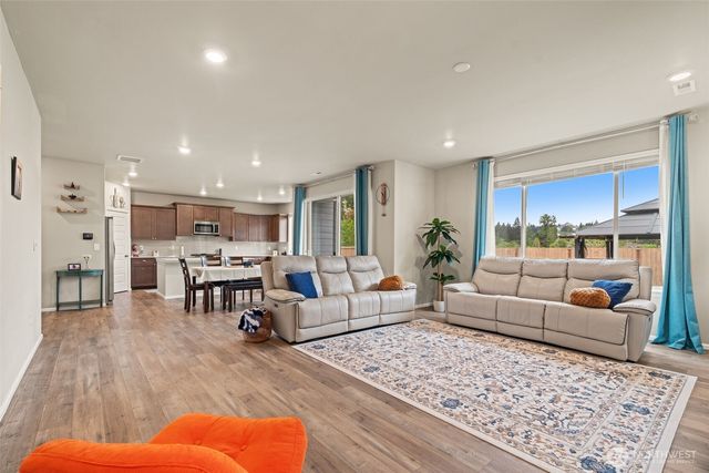 1304 32nd Street NW, Puyallup, WA 98371