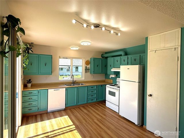 910 W 16th Street, Port Angeles, WA 98363