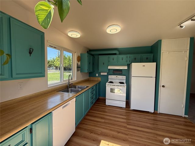 910 W 16th Street, Port Angeles, WA 98363