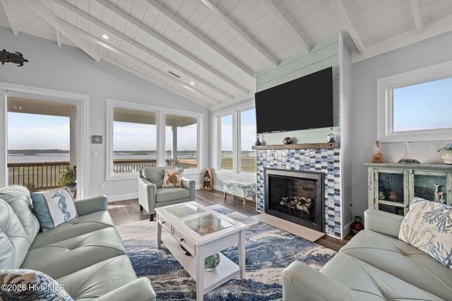 1207 S Topsail Drive, Surf City, NC 28445