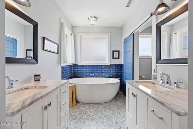 1207 S Topsail Drive, Surf City, NC 28445