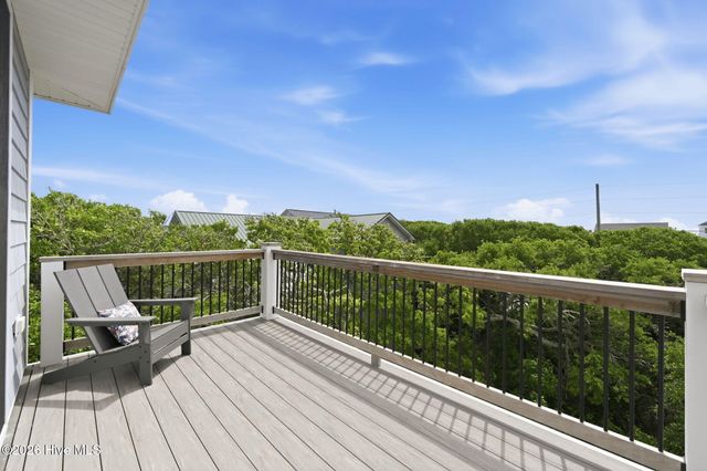 1207 S Topsail Drive, Surf City, NC 28445