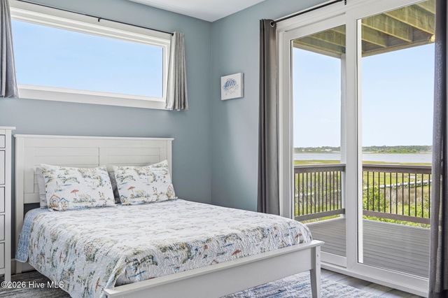 1207 S Topsail Drive, Surf City, NC 28445