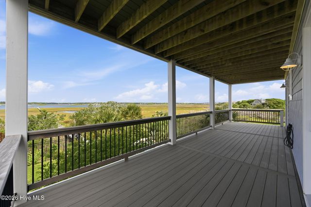 1207 S Topsail Drive, Surf City, NC 28445