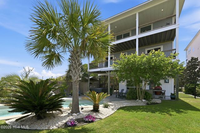 1207 S Topsail Drive, Surf City, NC 28445