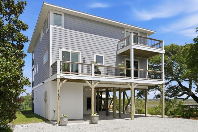 1207 S Topsail Drive, Surf City, NC 28445