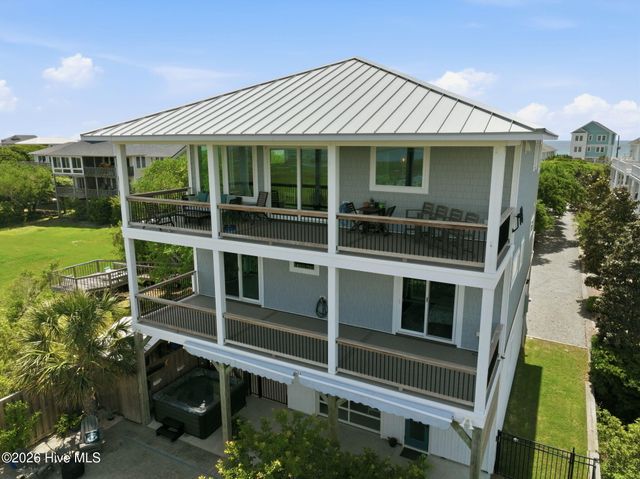 1207 S Topsail Drive, Surf City, NC 28445