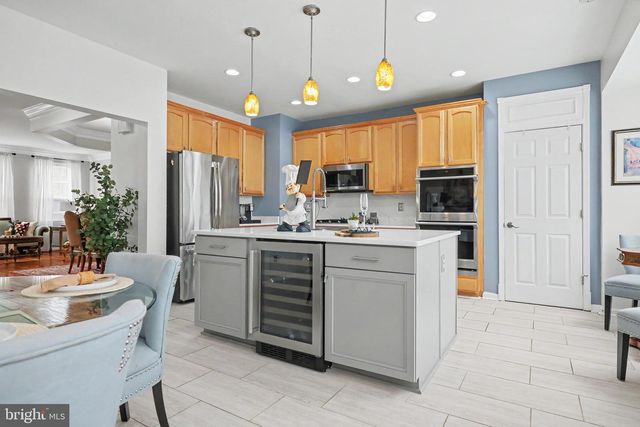 21122 ANGELA SQ, Sterling, VA 20166