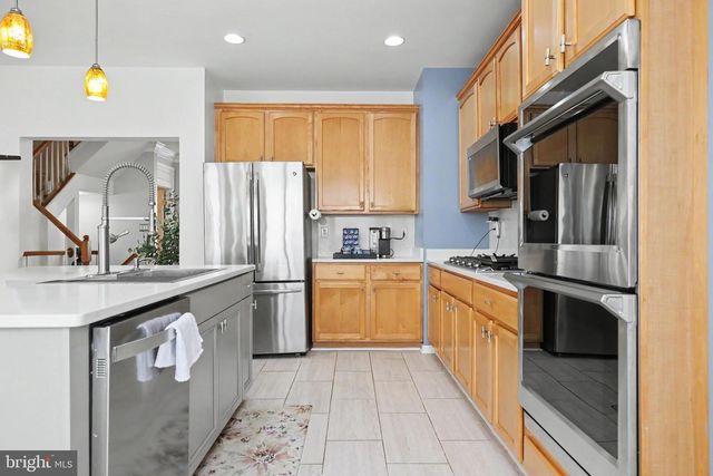 21122 ANGELA SQ, Sterling, VA 20166