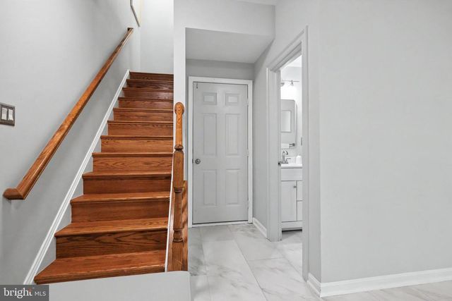 21122 ANGELA SQ, Sterling, VA 20166