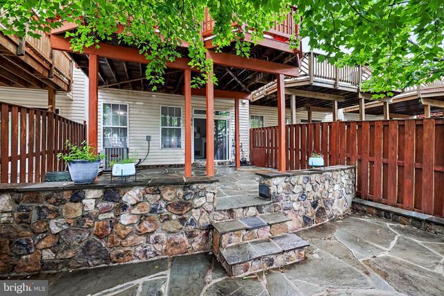 21122 ANGELA SQ, Sterling, VA 20166