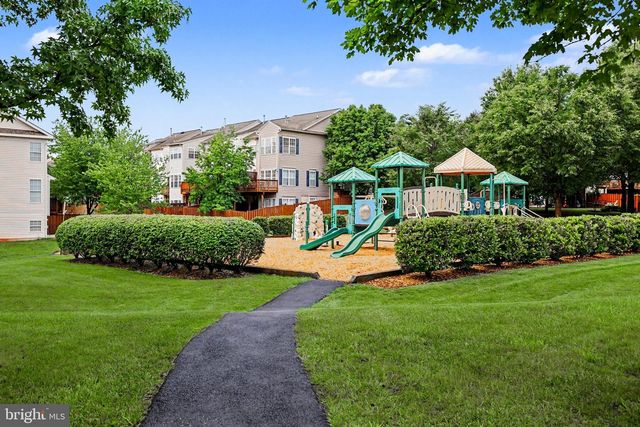 21122 ANGELA SQ, Sterling, VA 20166