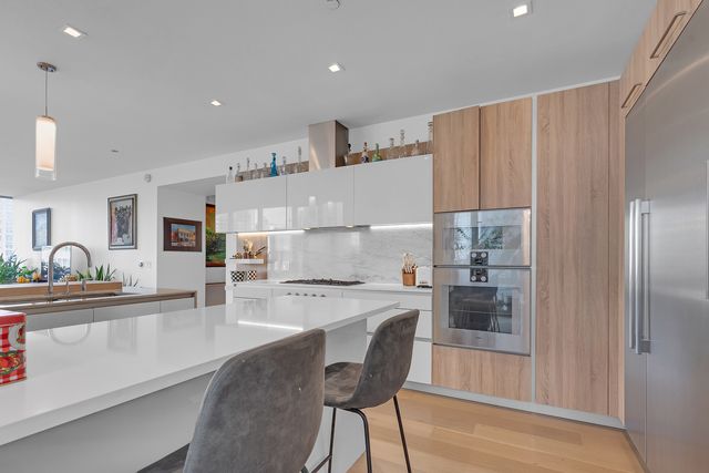 363 E Wacker Drive 1402, Chicago, IL 60601