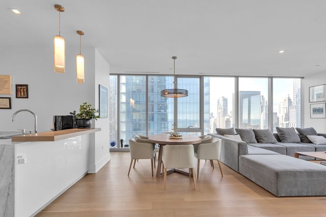 363 E Wacker Drive 1402, Chicago, IL 60601