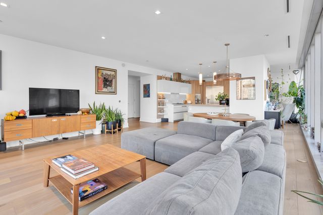 363 E Wacker Drive 1402, Chicago, IL 60601