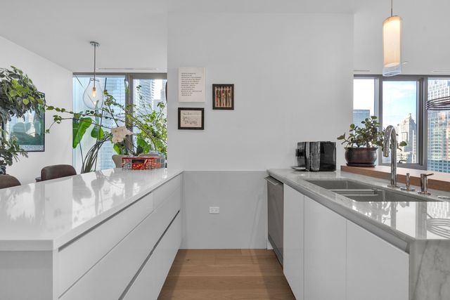 363 E Wacker Drive 1402, Chicago, IL 60601