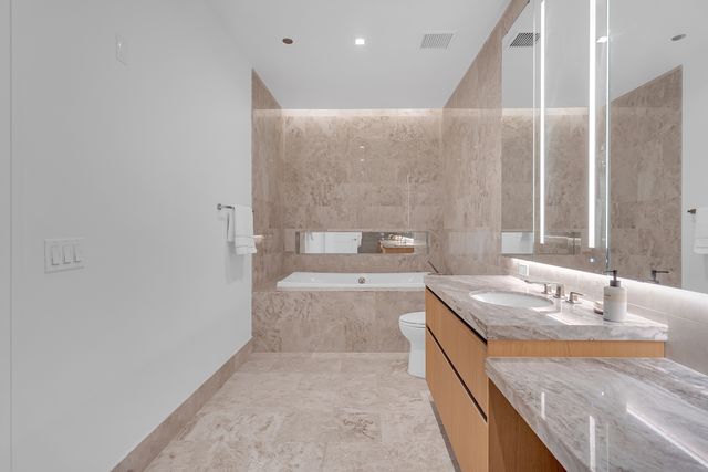 363 E Wacker Drive 1402, Chicago, IL 60601