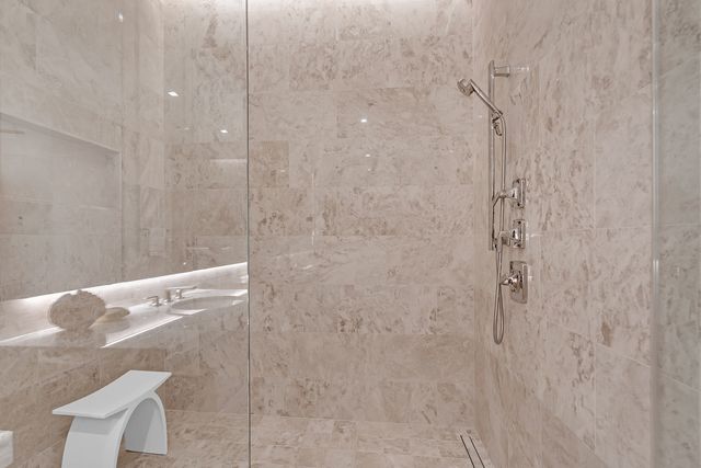 363 E Wacker Drive 1402, Chicago, IL 60601