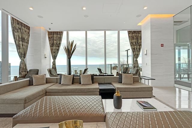 363 E Wacker Drive 1402, Chicago, IL 60601