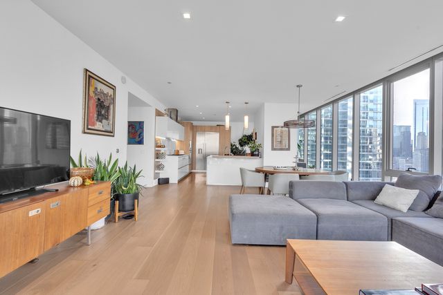 363 E Wacker Drive 1402, Chicago, IL 60601