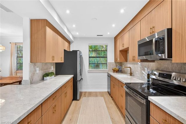 1275 8TH AVE N, Naples, FL 34102