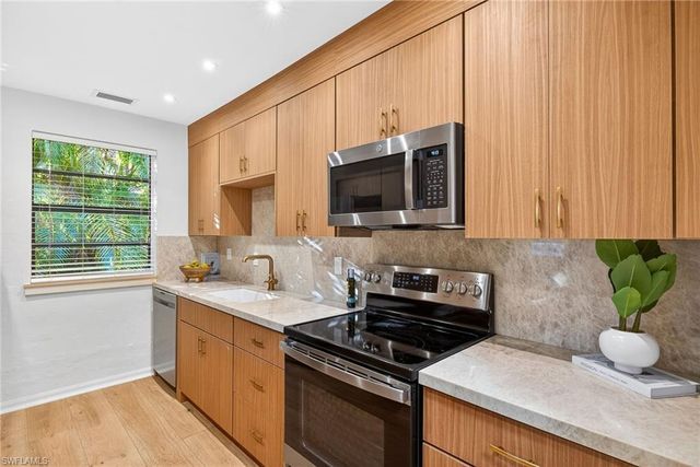 1275 8TH AVE N, Naples, FL 34102