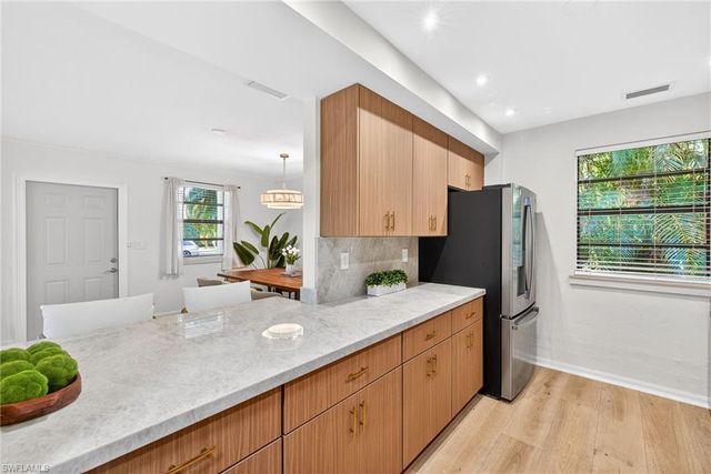 1275 8TH AVE N, Naples, FL 34102