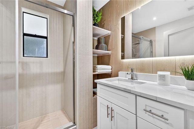 1275 8TH AVE N, Naples, FL 34102