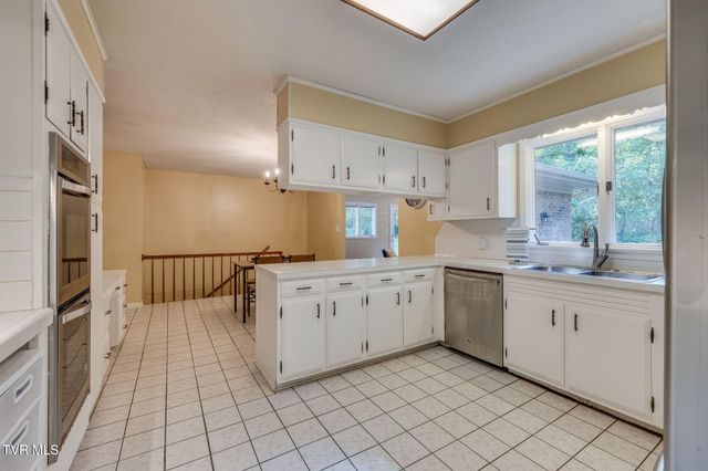 400 Old Castle Road, Kingsport, TN 37660